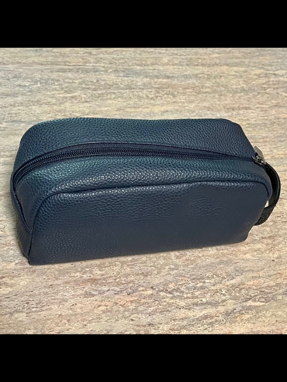 Versace Green Leather Travel Toiletry Pouch
UNISEX 4/8 - Picture 9 of 10